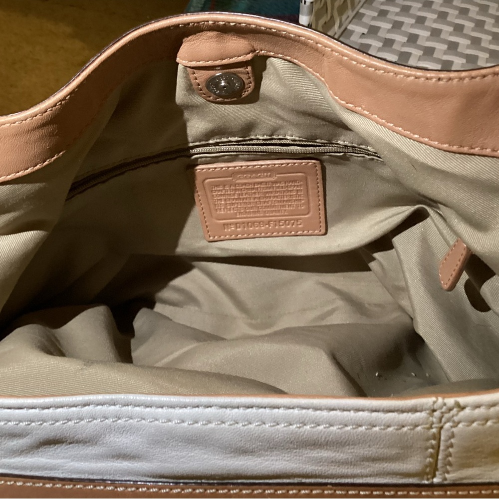Coach Soho Lynn Hobo Buckle Bag  D1069-F15075 - Picture 5 of 13